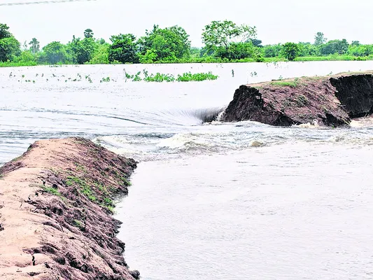 వెంగళరాయ సాగర్ మట్టికట్టకు గండి