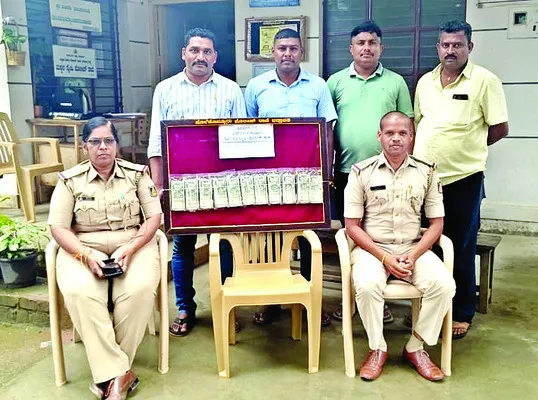 బస్టాండులో నగల చోరీ 