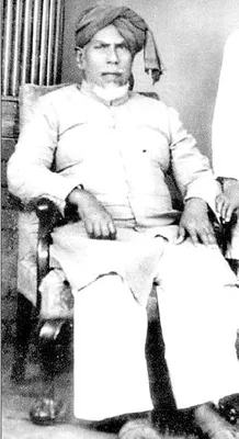 మువ్వన్నెల జెండా భుజాన మోస్తూ..