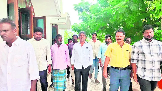 పులివెందుల ఉపఎన్నికలో ప్రజాస్వామ్యం ఖూనీ