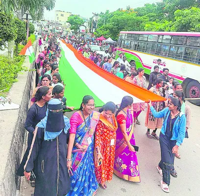 ఘనంగా తిరంగా ర్యాలీ 