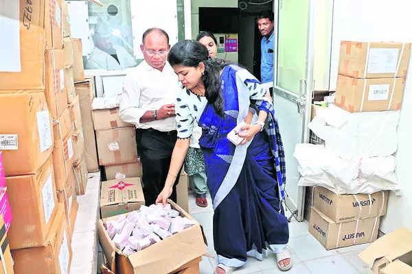 డీఈఓ జ్ఞానేశ్వర్‌పై  చర్యలు తీసుకోవాలి