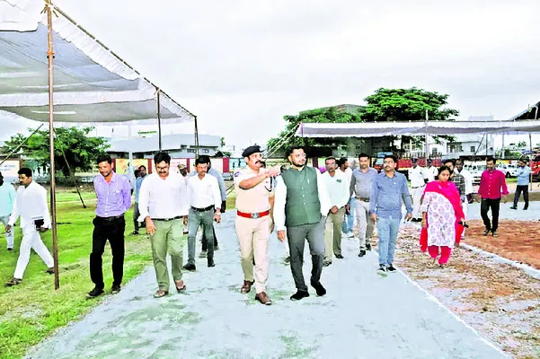 వేడుకలకు సిద్ధం