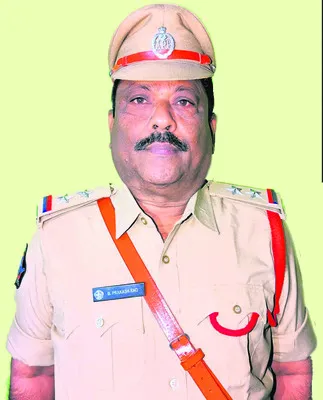 ●ప్రతిష్టాత్మక విశిష్ట సేవా పతకానికి ఎంపిక 