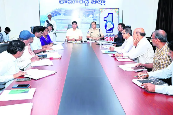 వర్షాల నేపథ్యంలో అప్రమత్తంగా ఉండాలి
