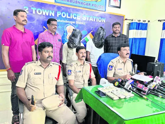 ఈజీ మనీ ఆశచూపి రూ.2 లక్షలు మోసం 