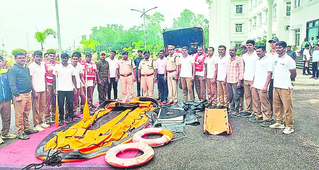 ఖాకీ కవచాలు 
