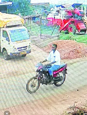 మహిళ మెడలోంచి గొలుసు అపహరణ
