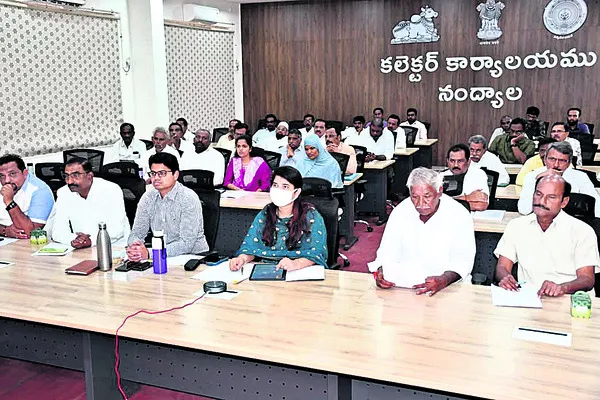 నీటి సంరక్షణ పనులు చేపట్టాలి   