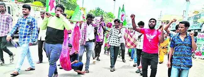 ఈ డోలీమోతలు ఇంకెన్నాళ్లు! 