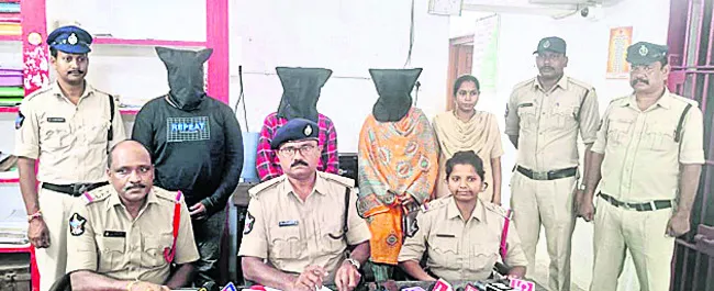 భోజనంలో నిద్రమాత్రలు కలిపి.. 