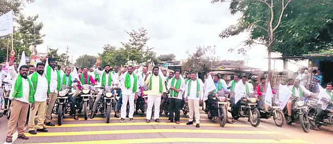 జేఏసీ బైక్‌ ర్యాలీ