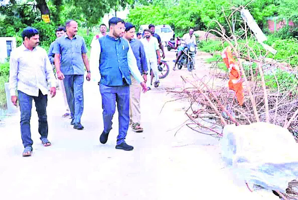 సుందరీకరణ పనుల్లో వేగం పెంచాలి