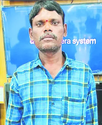 గుంతలో పడి వ్యక్తి దుర్మరణం 