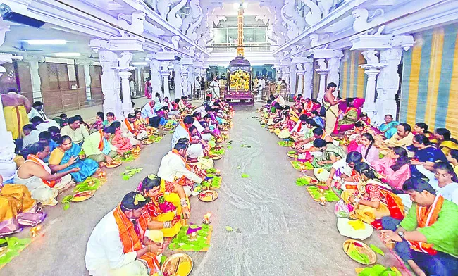 రత్నగిరి కిటకిట 