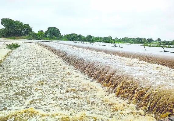 పోటెత్తిన వరద