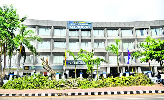 ఆధునిక హంగులతో యాత్రి నివాస్‌