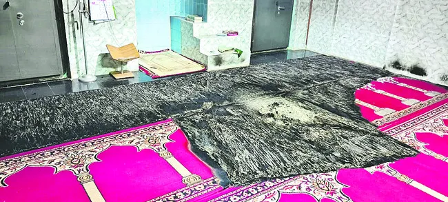 మసీదుకు నిప్పు పెట్టిన దుండగులు 