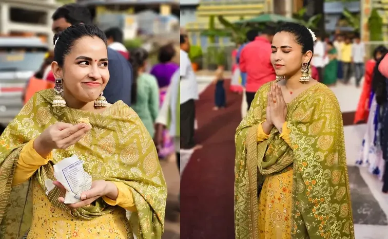 Komalee Prasad Visit Vijayawada Durgamma Temple