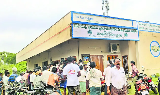 అన్నదాతకు తప్పని ఎదురుచూపులు