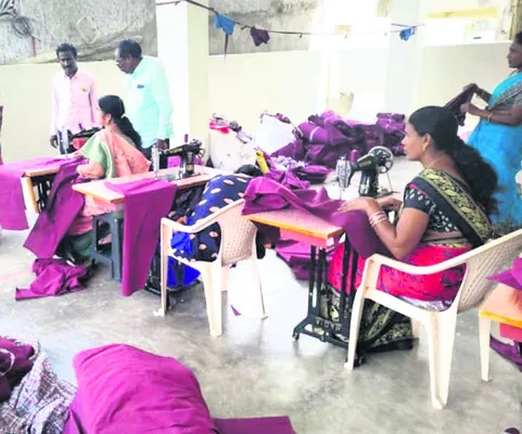 రెండో జత యూనిఫాం ఎప్పుడో! 