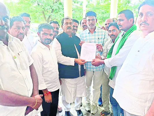 యూనివర్సిటీ ఏర్పాటు చేయాలి