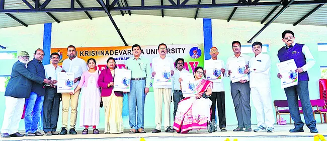 మాజీ 