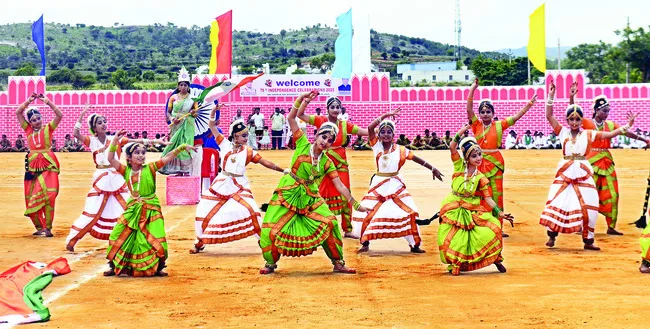 అలరించిన సాంస్కృతిక కార్యక్రమాలు 