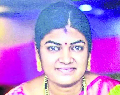 మోకా ఎస్‌ఐ భార్య ఆత్మహత్య  