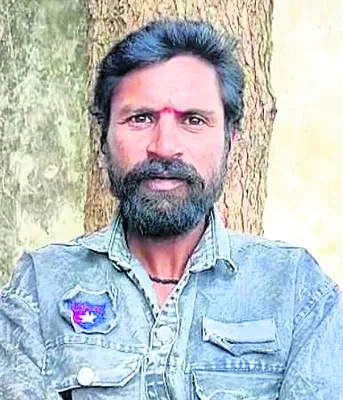 భార్యతో గొడవపడ్డందుకు చితకబాదిన ఎస్సై!
