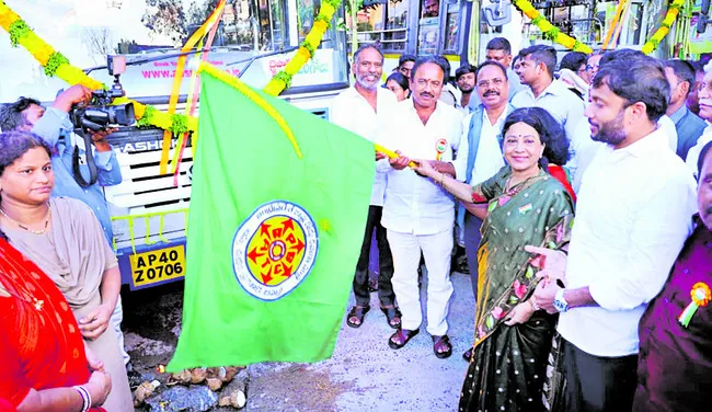 ‘ఉచిత బస్సు ప్రయాణం’ ప్రారంభం 