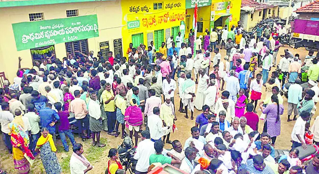 యూరియా కోసం అరిగోస