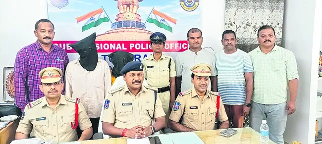 వివాహేతర సంబంధానికి అడ్డొస్తున్నాడని..