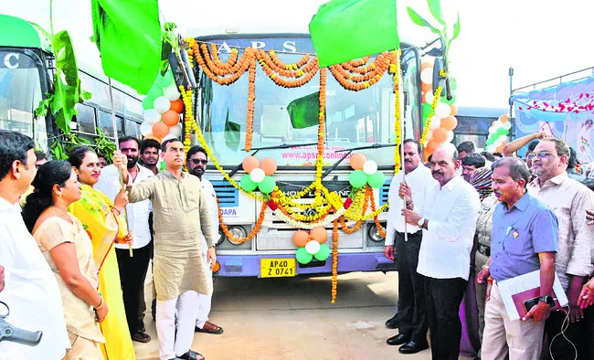 మహిళలకు ఉచిత బస్సు ప్రయాణం ఉపయోగకరం 