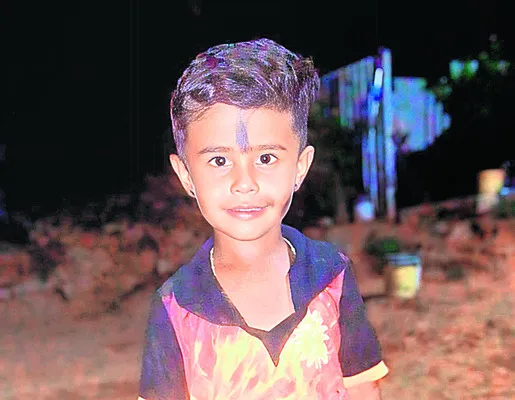 పండుగకు వచ్చి ..నీట మునిగి చిన్నారి మృత్యువాత 
