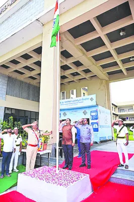 తిరంగా.. మురవంగా
