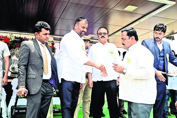 మహనీయుల ఆశయాలను ఆదర్శంగా తీసుకుందాం