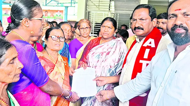 పెండింగ్ బిల్లులు చెల్లించాలి