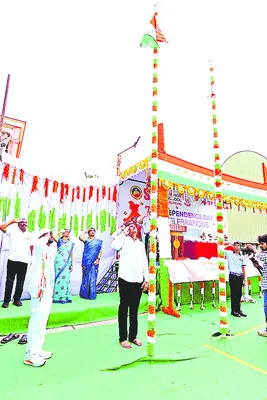 వేలివెన్ను శశిలో ఘనంగా  స్వాతంత్య్ర వేడుకలు 
