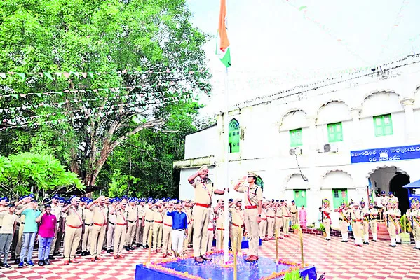 ఎందరో