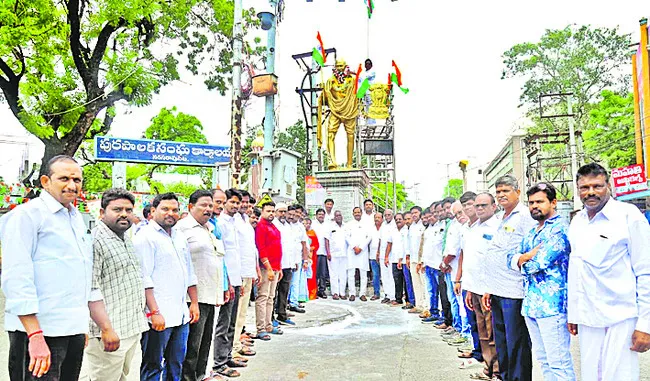 మహనీయుల త్యాగఫలమే స్వాతంత్య్రం 