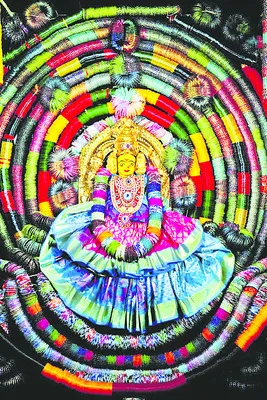 వైభవంగా సామూహిక వరలక్ష్మీ వ్రతాలు 