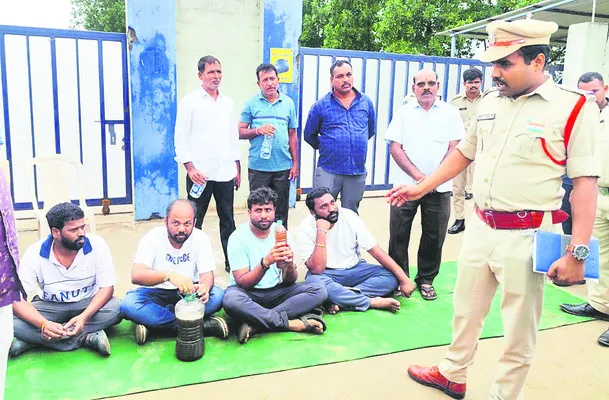 మైత్రి పరిశ్రమపై రైతుల ఆగ్రహం