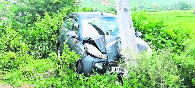 త్రుటిలో తప్పిన  పెను ప్రమాదం 