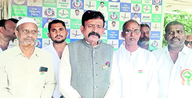 వేడుకున్నా ఓటు వేయనివ్వలేదు.. ఇదో ఎన్నికా?