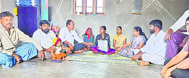జవాన్‌ను వెతకడంలో చొరవ చూపాలి