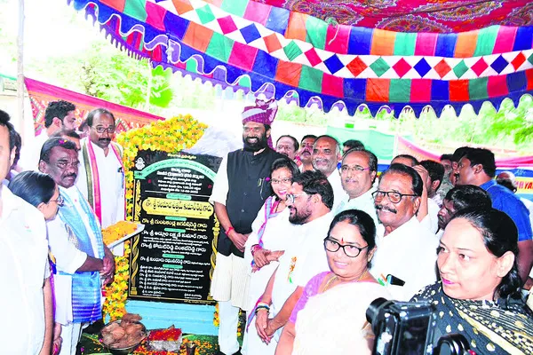 గ్రంథాలయాల అభివృద్ధికి సహకరించాలి 