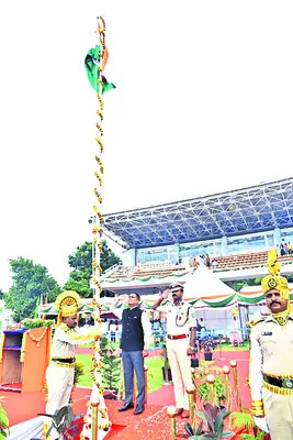 సరుకు రవాణాలో ముందంజ 