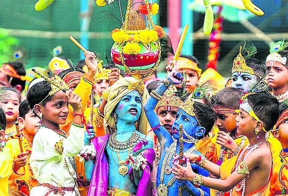 ముకుందా.. ముకుందా..