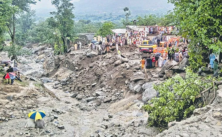 Morethen 214 people killed in Pakistan in heavy rains and flash floods8